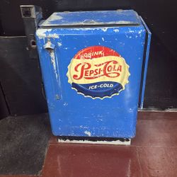 Pepsi Antique Vending Machine