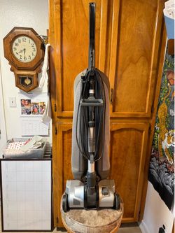 Hoover WindTunnel 30010 vacuum cleaner
