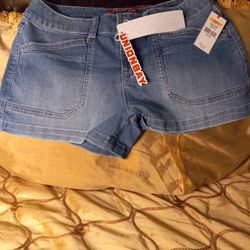 Girl Short Size 7