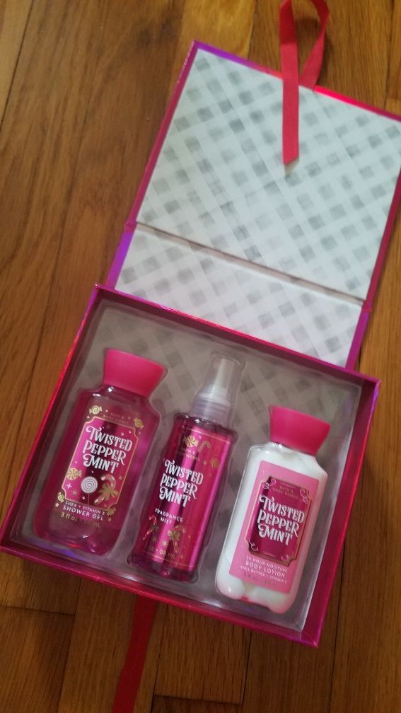 bath and body works set (mint scented)