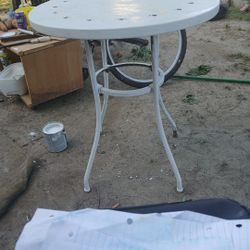 Vintage  Round White Metal Ourdoor Patio Table With Umbrella Hole
