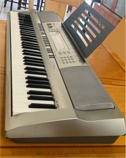 Casio WK-200 76-Key portable Keyboard Built-in Speakers with Stand - Great Condition