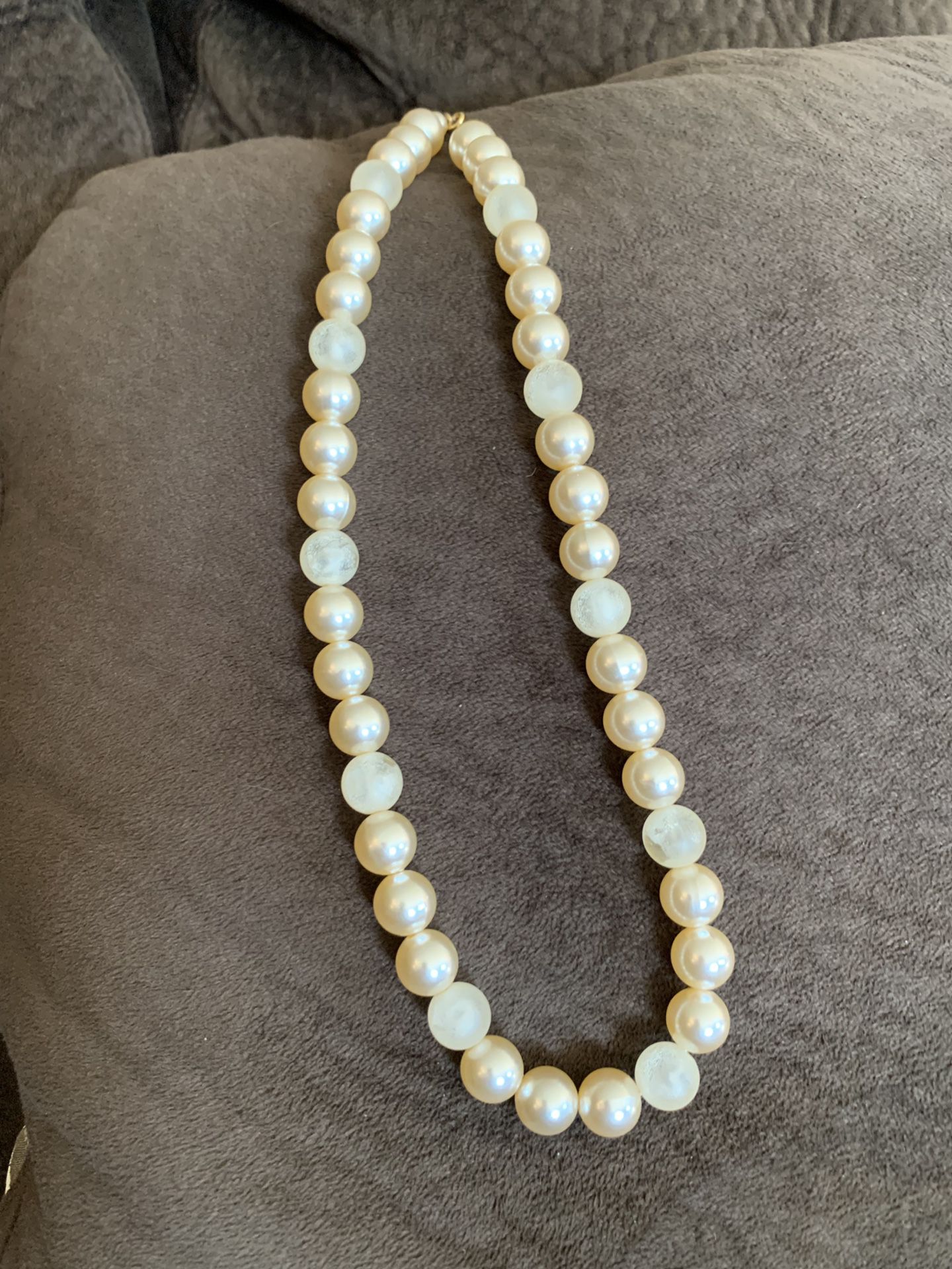 Pearl type necklace
