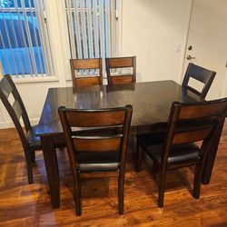 Solid wood expandable table with 8 chairs