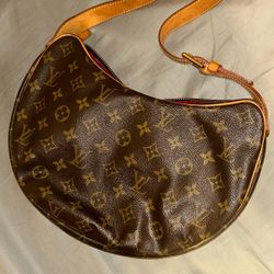 Louis Vuitton Croissant MM (TH0023)