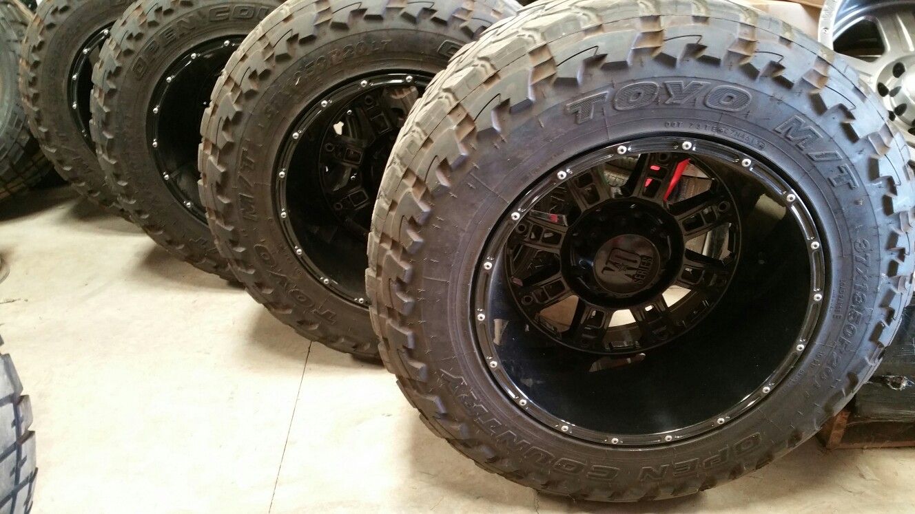 KMC XD Riots 20"x14" 8 Lug Chevy