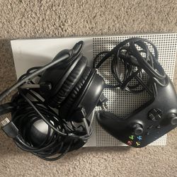 Xbox One w/ headset, controller, and cords 