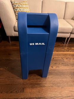 Kids play mailbox