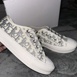 Women’s Shoes 