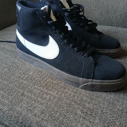 Nikes sz 9.5