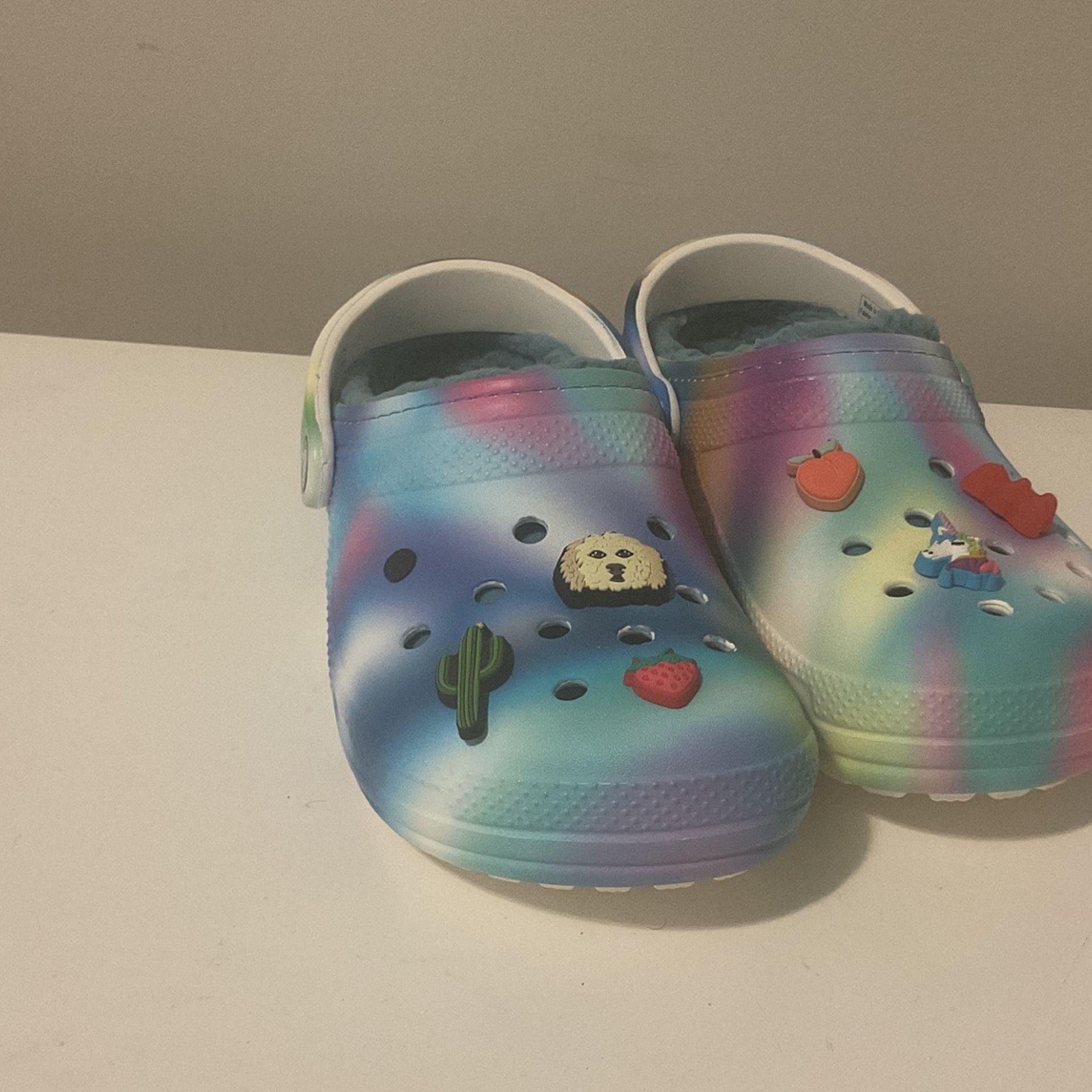 CROCS (size: 5m/7w)