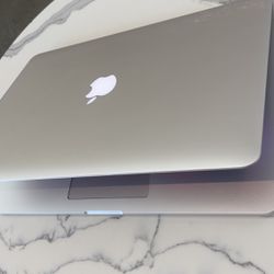 Apple MacBook Pro 15” Retina Core I7 16GBRAM 500GB Ssd $375