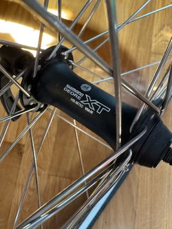 27.5 inch wheel with Shimano Deore XT hub