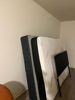 Queen bed mattress and box spring