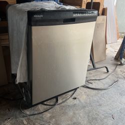 Frigidaire Dish Washer 