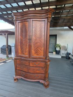 Wood dresser