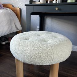 Round Tufted Ottoman 