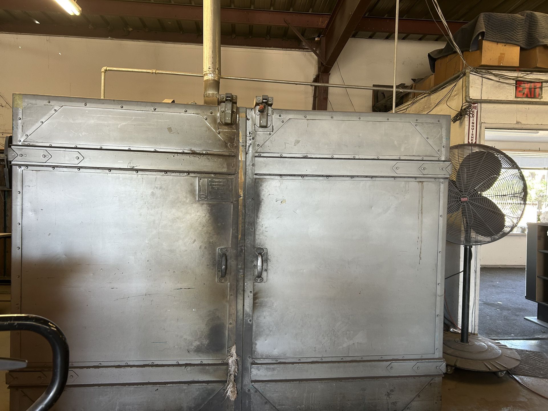 Powder coating booth