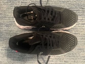 ON CLOUD WOMEN'S SHOES LIKE NEW
