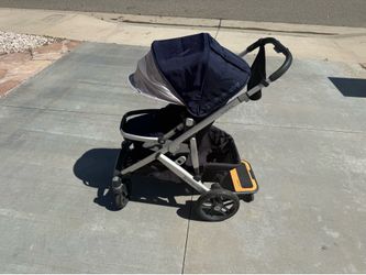 Uppa baby Vista with kickboard and baby seat attachment