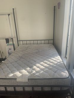 Full Size Canopy Mattress And Box Spring 