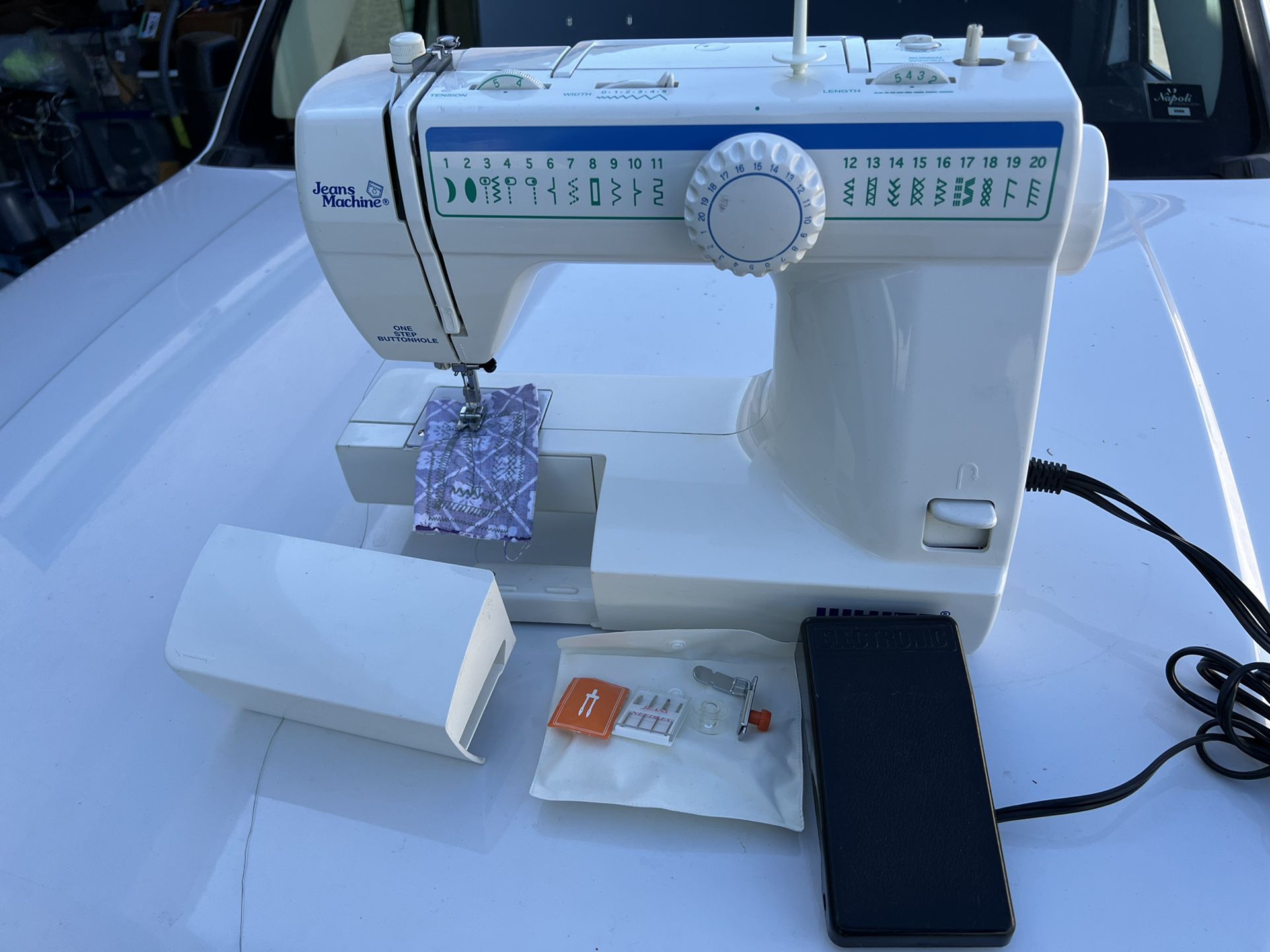 White Jeans Machine Sewing Machine Model 404, HEAVY DUTY Sale in Las Vegas, NV - OfferUp