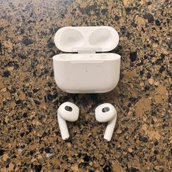 Used Apple AirPods 3