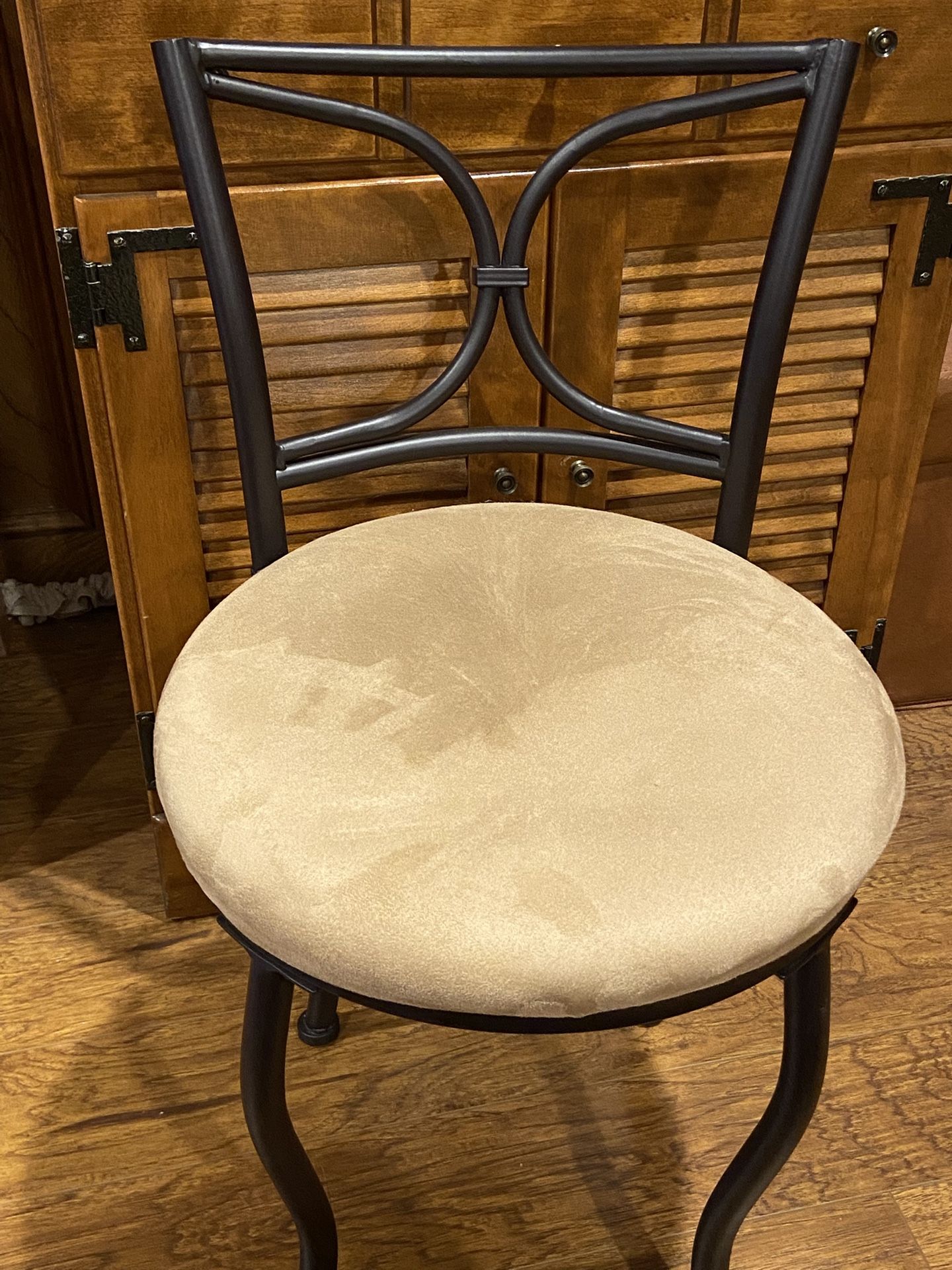 New! Cute Small Accent Bedroom or Bathroom Chair