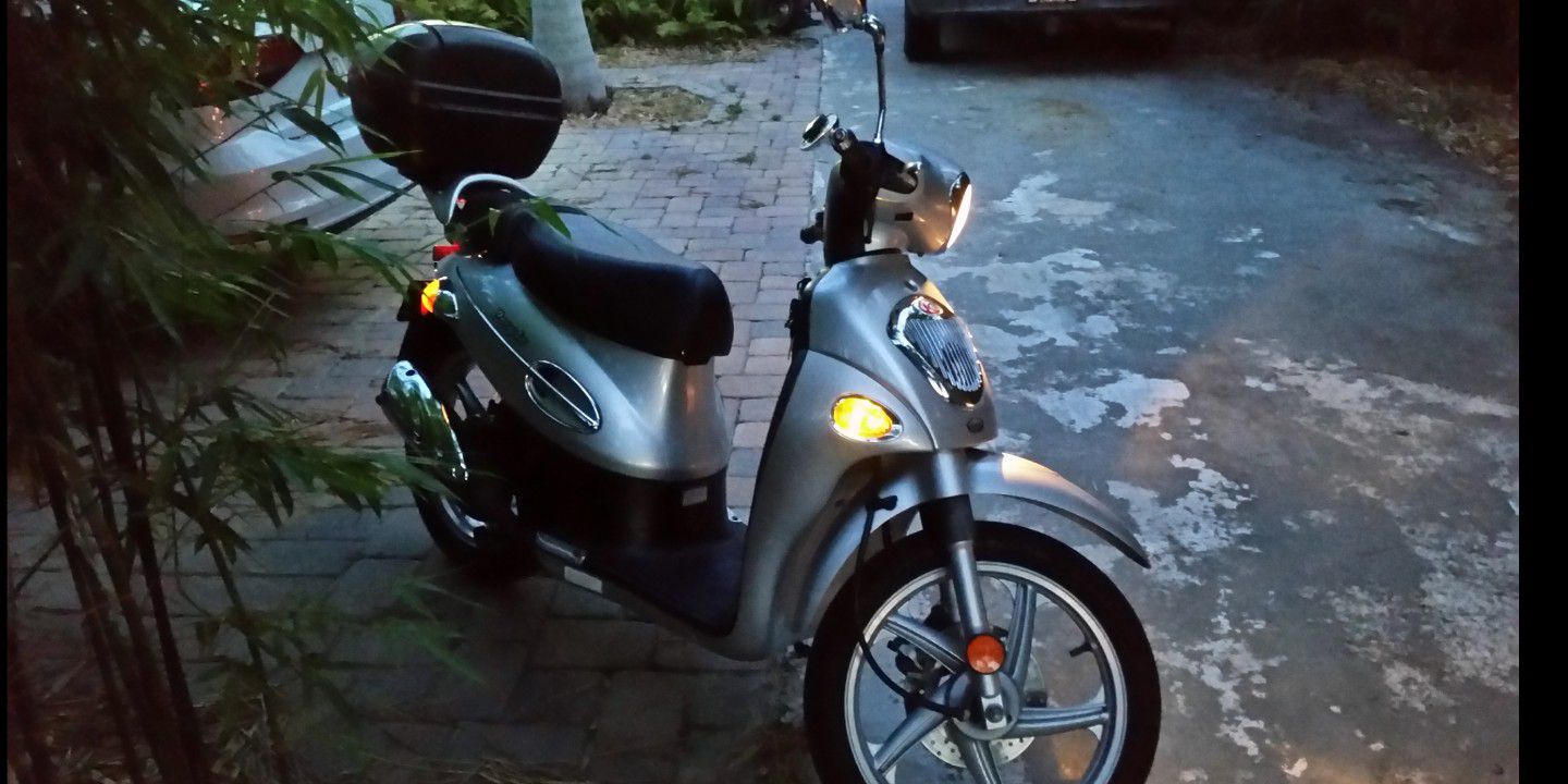 Kymco people50 2 stroke(55+MPH,72cc)fully upgraded with Malossi performance parts