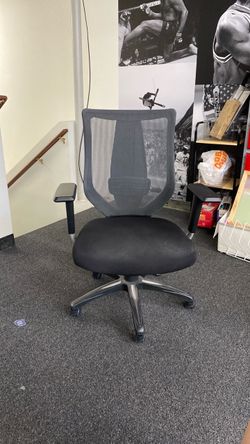 Black Mesh Back Office Chair with Armrests