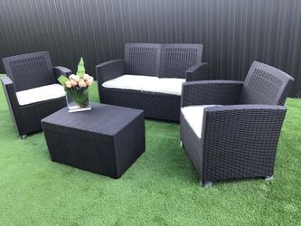 Outdoor patio chair