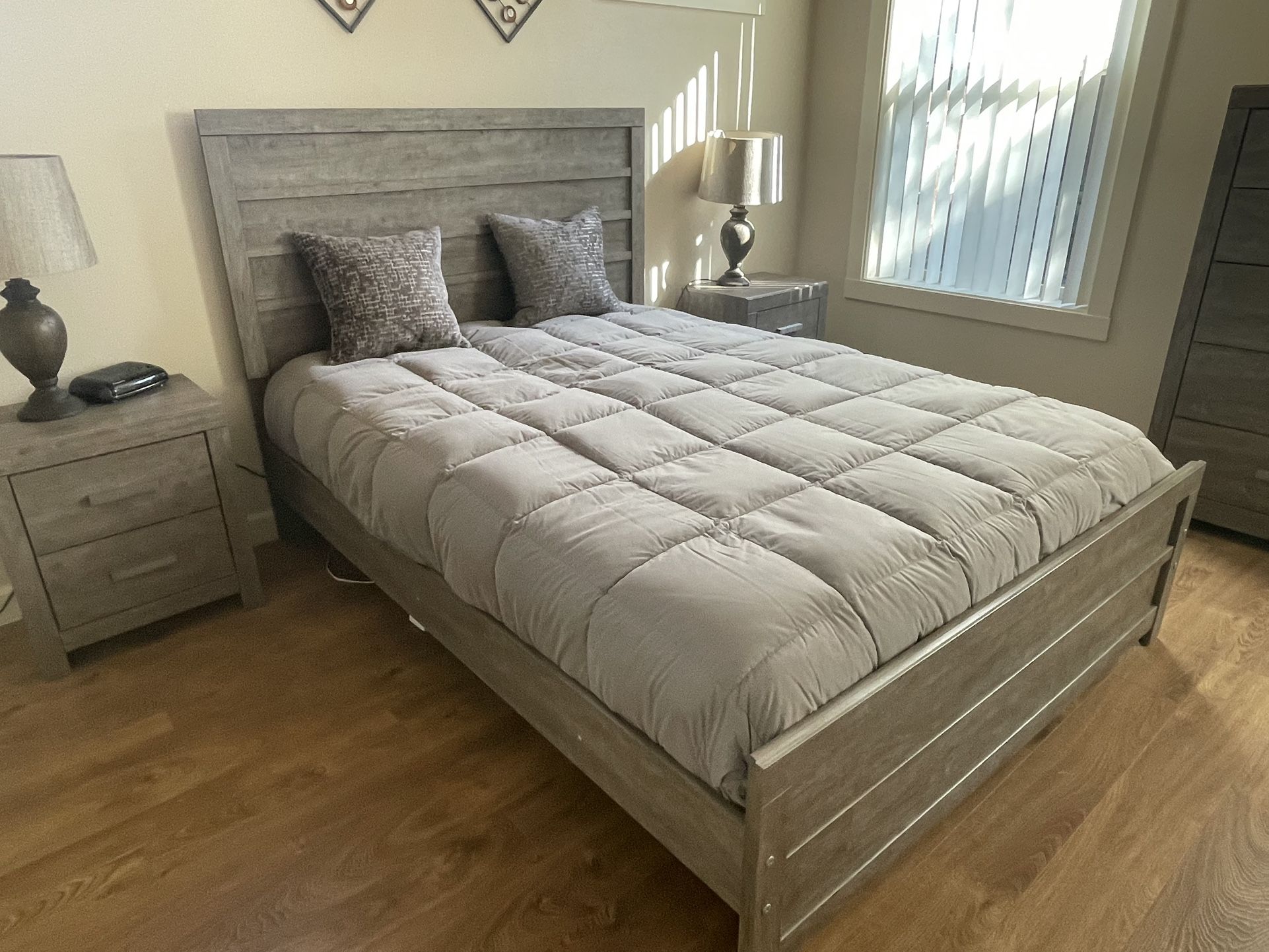 Queen Bed Set