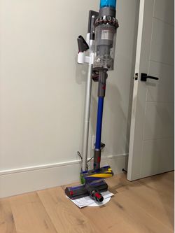 Dyson gen 5 outside +stander Dyson