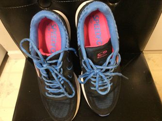 WOMEN’S Size 8 1/2, USED, meet at huddle house/exxon at 2426 E Lamar Alexander parkway Maryville