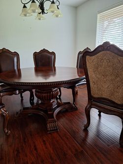 LCJS Production (Legacy Classic of North Carolina) Luxury Solid Wood Dining Table with 6 Chairs