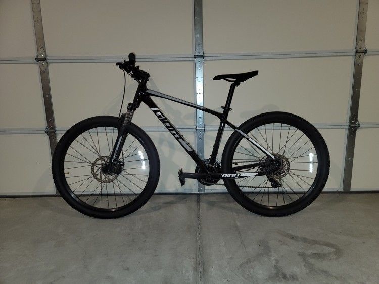 GIANT ATX 3 MTN BIKE