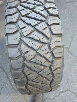 Selling (1] tire 315/70r17 nitto ridger Grappler