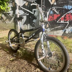 2000 Gt Pro Performer 20” BMX Bike