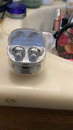 JBL Wireless Earbuds Charging Case