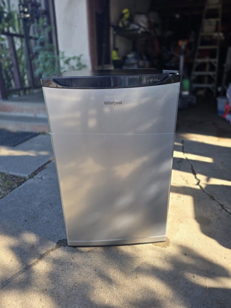 Whirlspool Mini Fridge