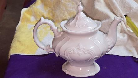 Peppertree TabletopsFine Porcelain White Teapot By Coastline Imports A93Z352