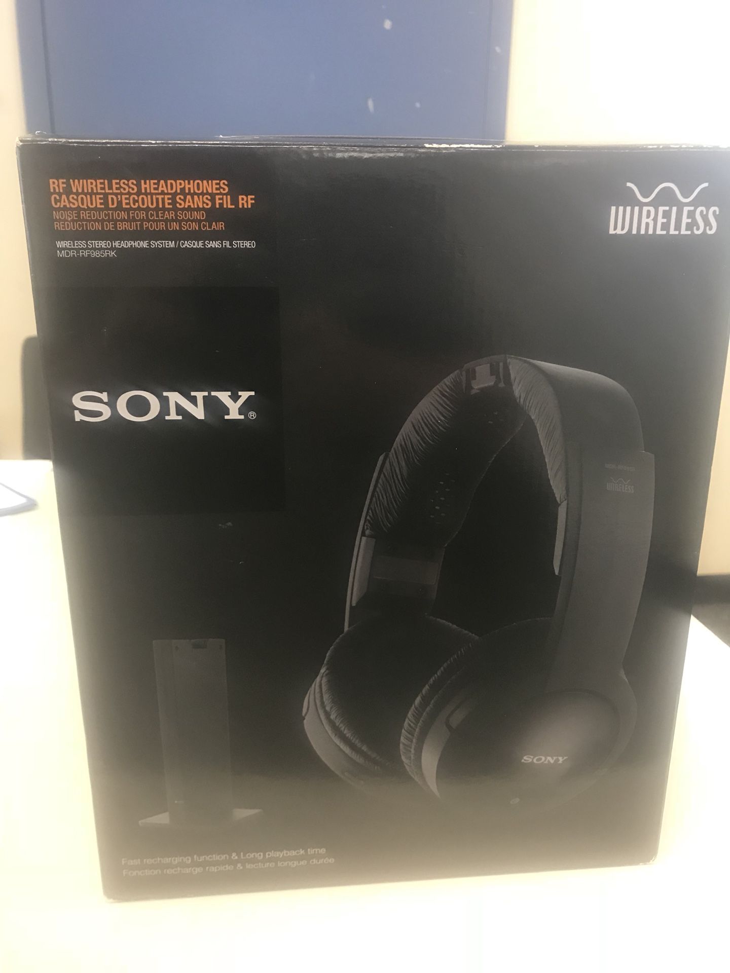 Sony over ear wireless headphones new mdr-rf985rkc 120v