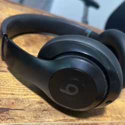 Beats Studio 3 W/ Charger