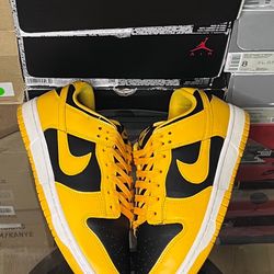 nike dunk low goldenrod