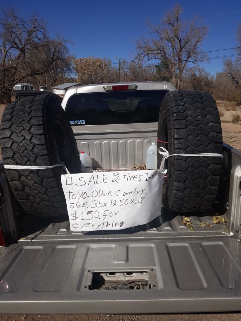 Selling 2 tires and 1 rim toyo open country 35x12.50x18 good condition only 2. 90% $ 150. for everything