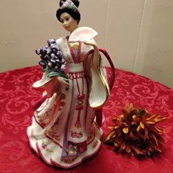Beautiful Danbury Mints "The Iris Princess" Porcelain, Located In Reedley 