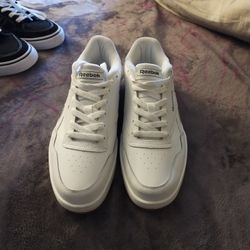 Reebok's Mens Club Ment Sneaker