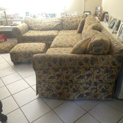 Sectional 2 Piece Couch With 2 Ottomans