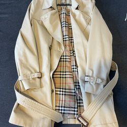 Burberry Mid-length Kensington Heritage Trench Coat (size 50)