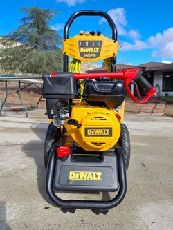 Dewalt 3400 PSI 2.5 Gpm Gas Pressure Washer